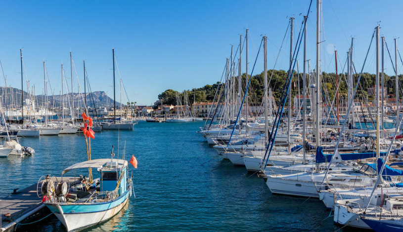 Quiet cove along the Amalfi shoreline
